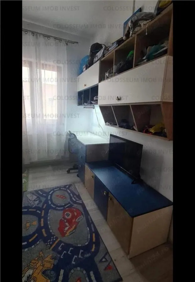 Apartament cu 3 camere, decomandat - zona Tractorul - foto 6