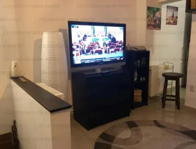 Apartament de 2 camere, decomandat - zona Centru Istoric - foto 2