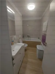 Apartament cu 3 camere, decomandat - zona Tractorul - foto 7