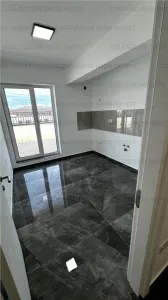 Apartament cu 2 camere, decomandat - zona Tractorul - foto 3