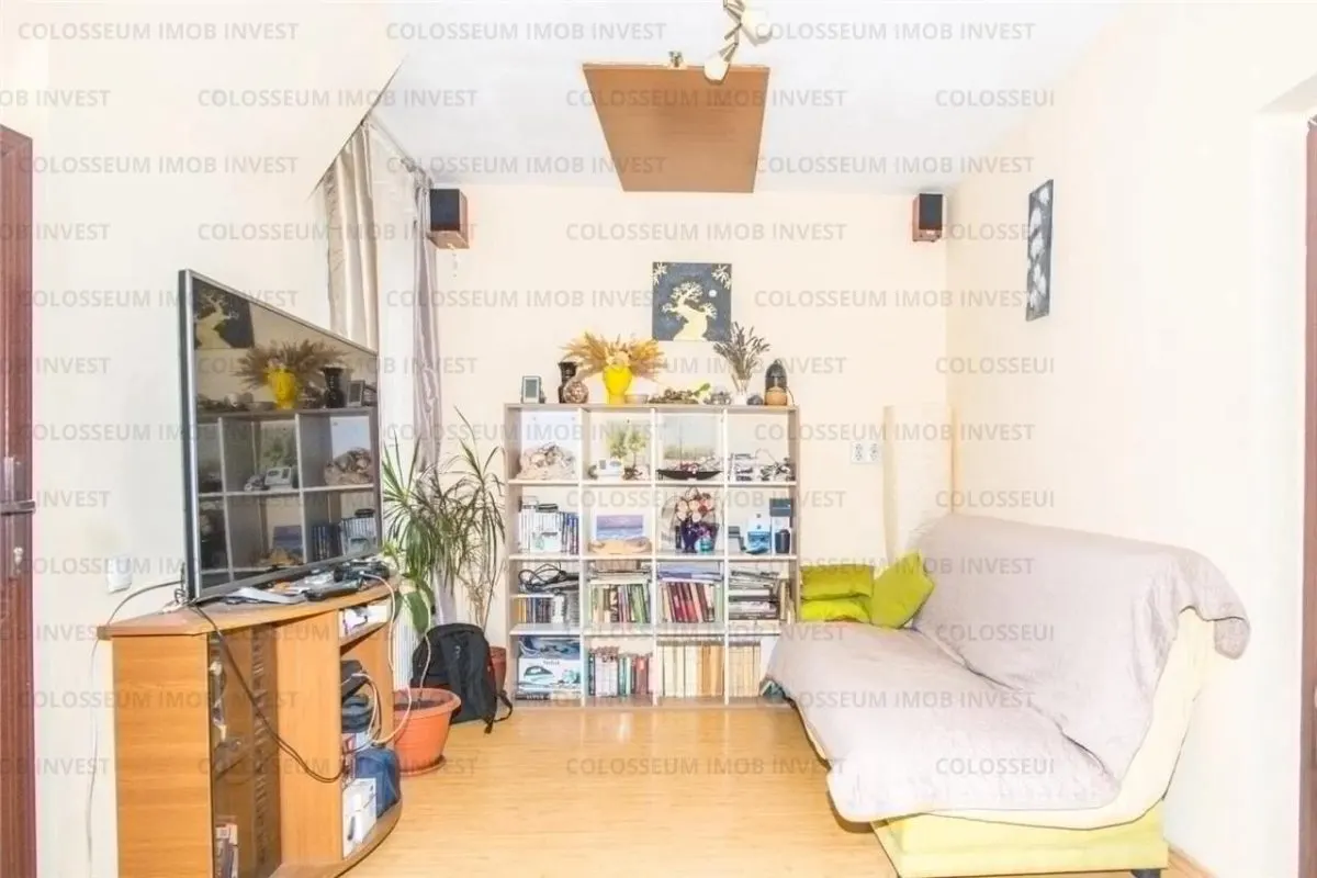 Apartament cu 4 camere, decomandat - zona Centru Civic - foto 1