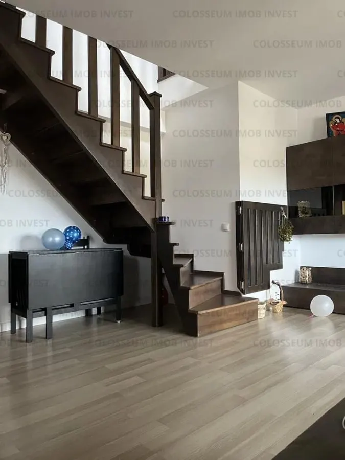 Apartament cu 4 camere, decomandat - zona Tractorul - foto 2