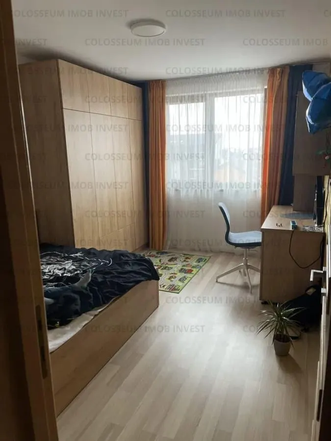Apartament cu 4 camere, decomandat - zona Tractorul - foto 3