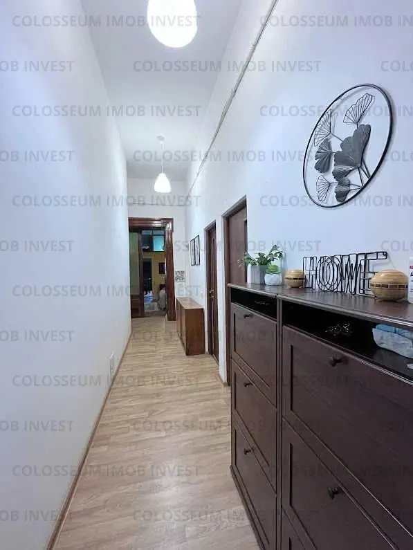 Apartament cu 3 camere,semidecomandat - zona Centru Istoric - foto 4