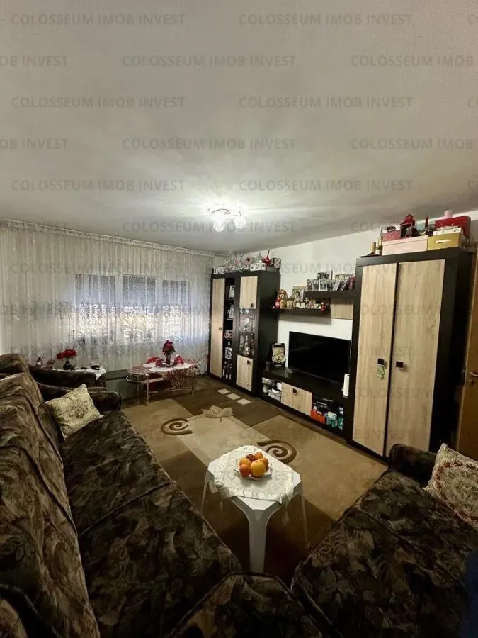 Apartament cu 3 camere,nedecomandat - zona Noua - foto 2