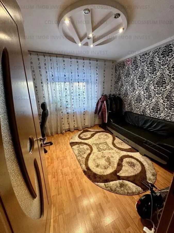 Apartament cu 3 camere,nedecomandat - zona Noua - foto 3