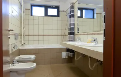 Inchiriere apartament 3 camere, Herastrau,185mp, 3 balcoane, parcare subterana - foto 9