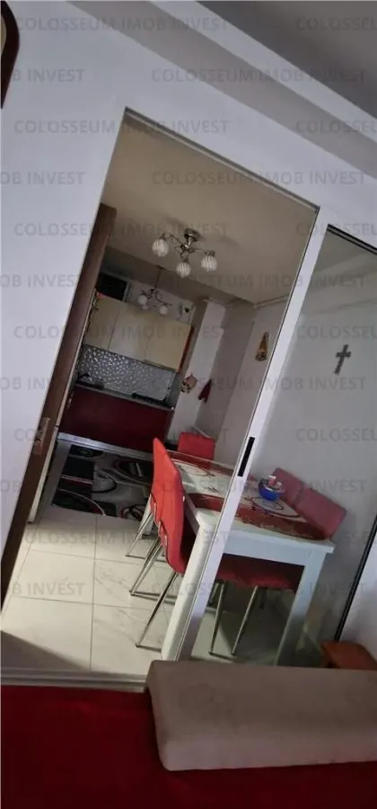 Apartament cu 2 camere,decomandat - zona Tractorul - foto 5
