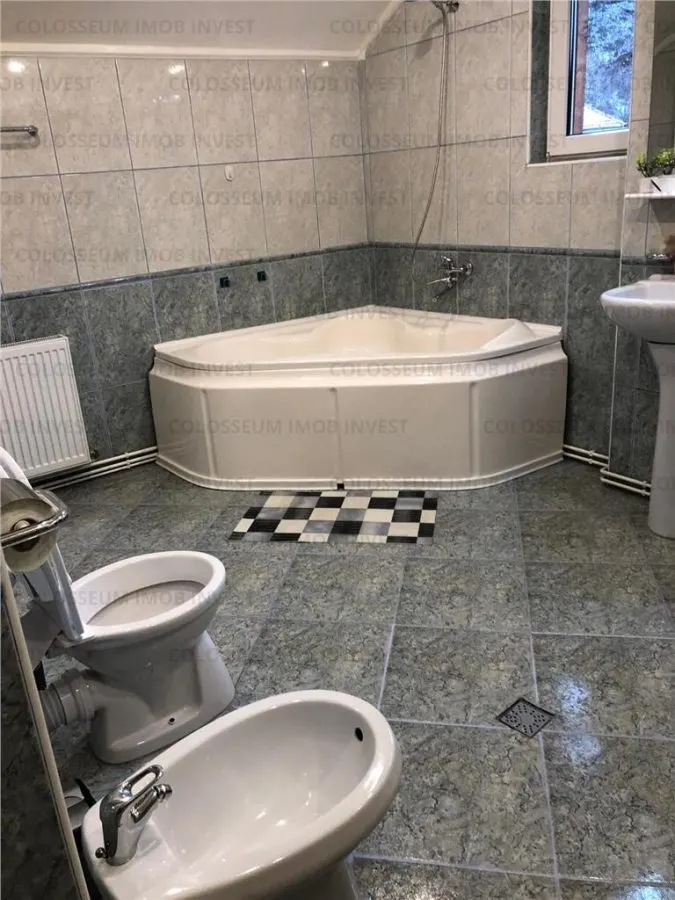 Apartament cu 3 camere, decomandat - zona Centru Civic - foto 18