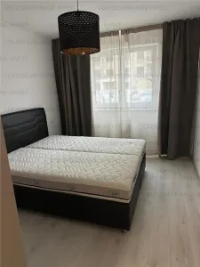 Apartament cu 3 camere, decomandat - zona Tractorul - foto 2