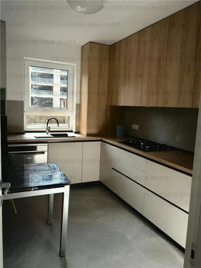 Apartament cu 3 camere, decomandat - zona Tractorul - foto 4
