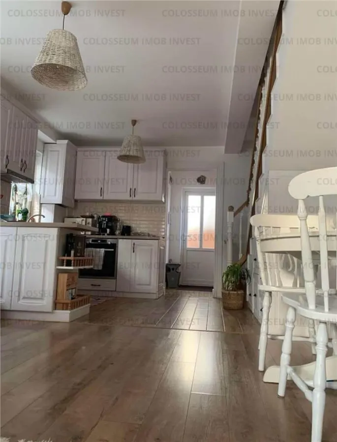 Apartament cu 2 camere, decomandat - zona Triaj - foto 2