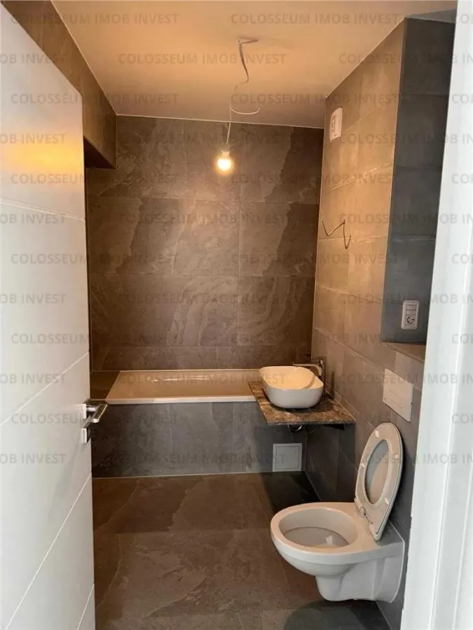 Apartament cu 2 camere,decomandat - zona Tractorul - foto 2