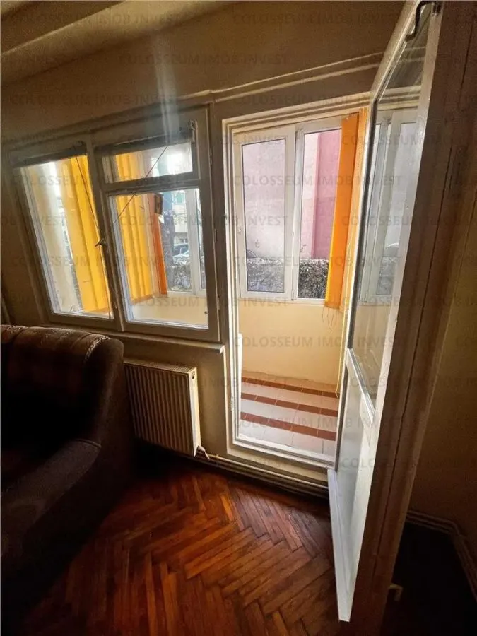 Apartament cu 2 camere, semidecomandat - zona Centru Civic - foto 3