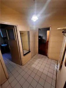 Apartament cu 2 camere, semidecomandat - zona Centru Civic - foto 8