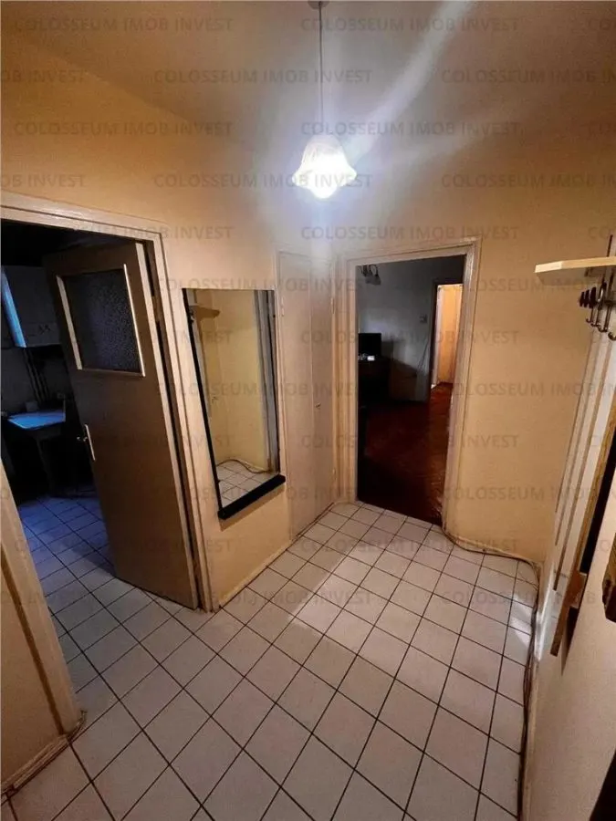 Apartament cu 2 camere, semidecomandat - zona Centru Civic - foto 8
