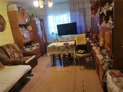 Apartament cu 2 camere, decomandat - zona Tractorul - foto 1