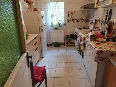 Apartament cu 2 camere, decomandat - zona Tractorul - foto 3