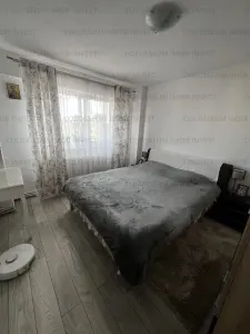 Apartament cu 3 camere,decomandat -zona Calea Bucuresti - foto 2