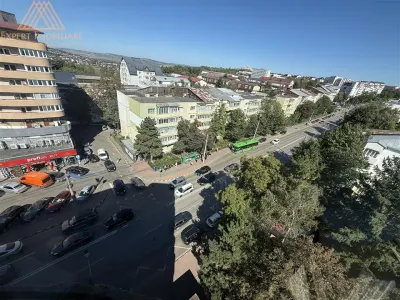 Apartament 3 camere, zona buna, la soare toata ziua, aproape de spital si universitate - foto 2