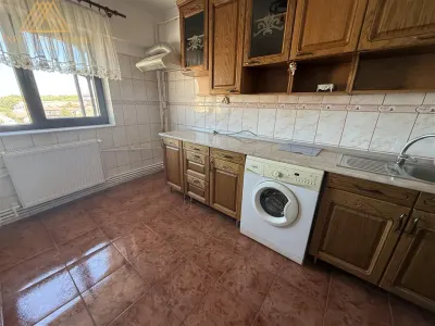 Apartament 3 camere, zona buna, la soare toata ziua, aproape de spital si universitate - foto 5