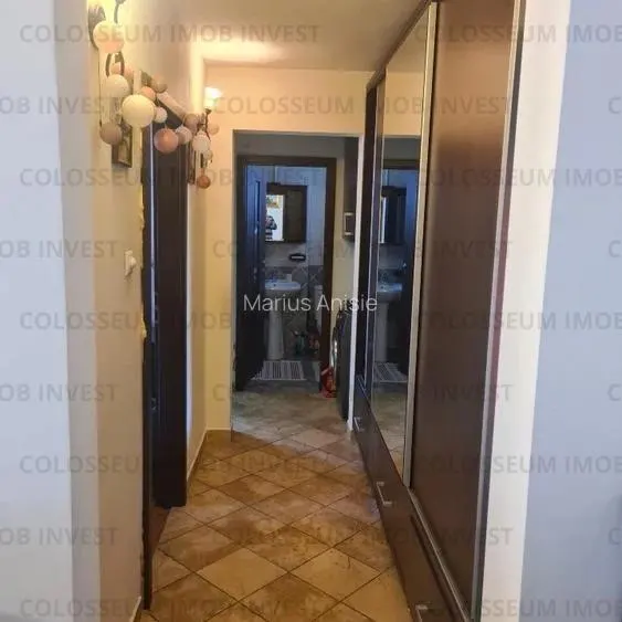 Apartament cu 3 camere, 2 bai, decomandat-Zona Astra - foto 9