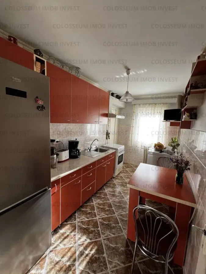 Apartament cu 3 camere,2 bai, semidecomandat-Cartierul Florilor - foto 4