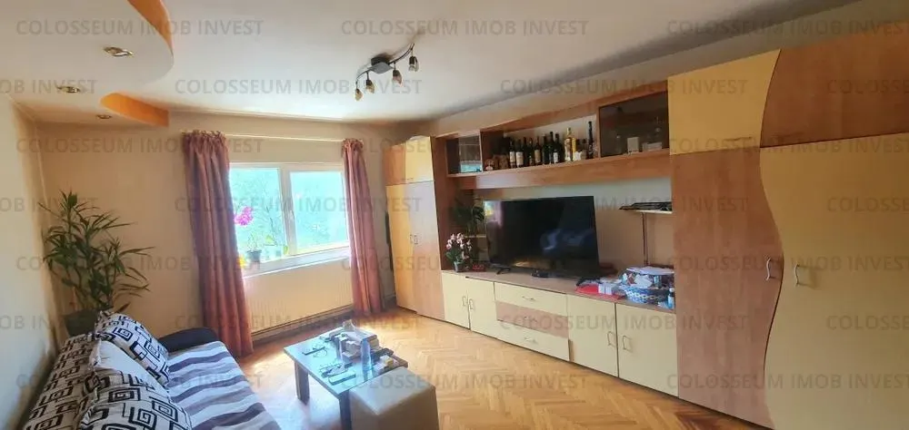 Apartament 4 camere, 2 bai - zona Tractorul - foto 1