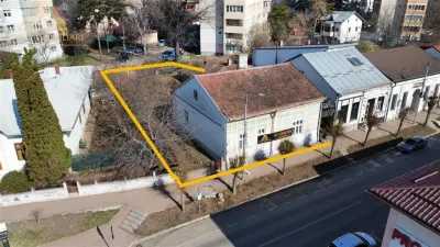 Casa centrala acces la doua strazi cu 751 mp , pret usor negociabil Suceava - Suceava