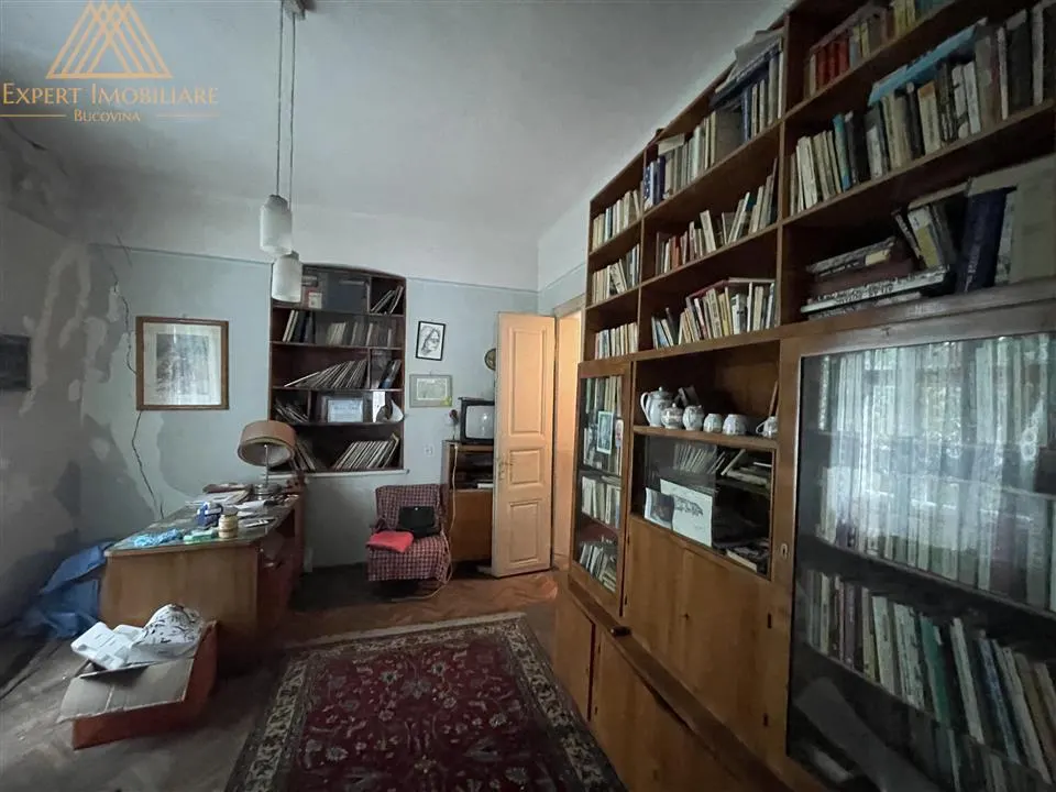 Casa centrala acces la doua strazi cu 751 mp , pret usor negociabil Suceava - foto 7