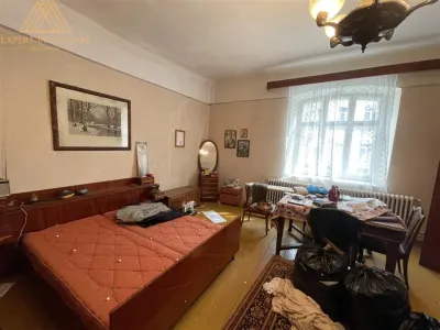 Casa centrala acces la doua strazi cu 751 mp , pret usor negociabil Suceava - foto 9