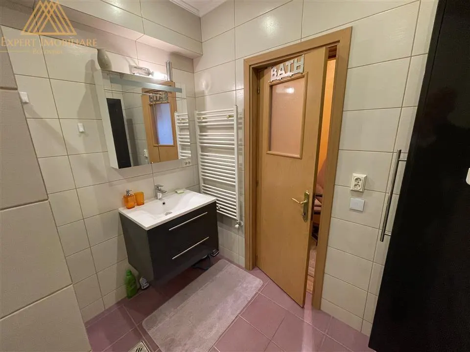 Apartament 3 camere in bloc tip vila zona Scheia cu parcare inclusa - foto 13