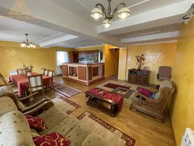 Apartament 3 camere in bloc tip vila zona Scheia cu parcare inclusa - foto 3