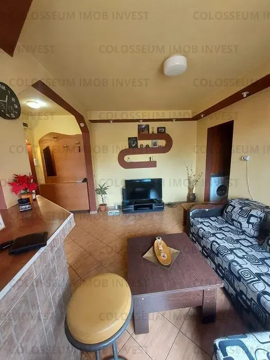 Apartament 3 camere semidecomandat - zona Florilor - foto 1