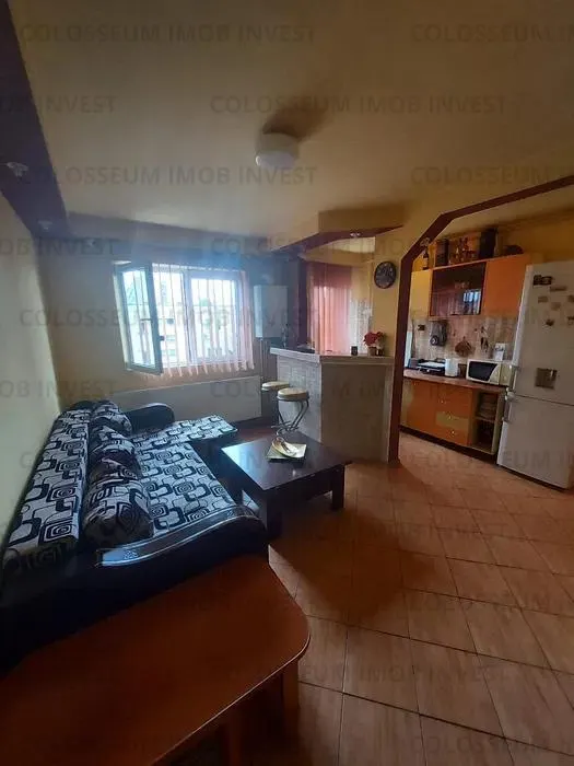 Apartament 3 camere semidecomandat - zona Florilor - foto 2