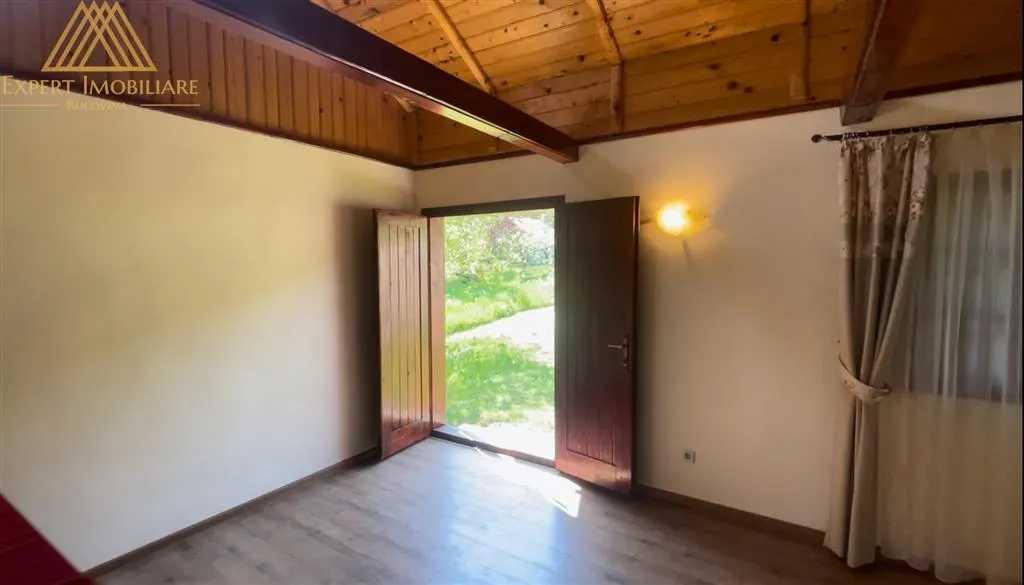 Casa  din Bucovina teren 7000mp pretabil pensiune - foto 6