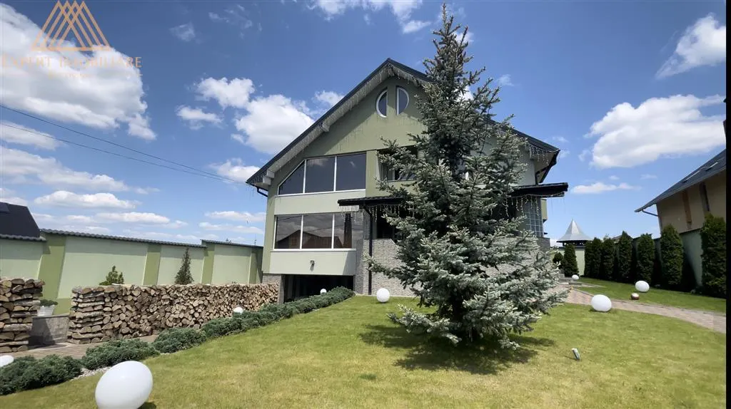 Casa in Suceava garaj subteran pentru 2 masini pretabil sediu firma - foto 2
