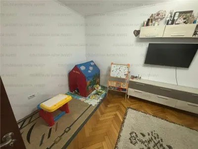 Apartament 3 camere, decomandat - zona Garii - foto 2