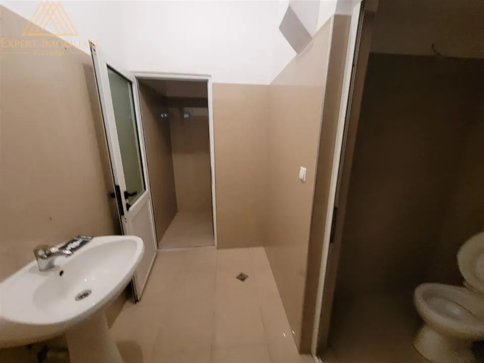 Spatiu Comercial 320 mp - Lic. Pedagogic! - foto 9