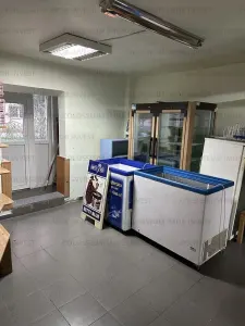 Apartament 4 camere, 2 bai, transformat in spatiu comercial - zona Noua - foto 5
