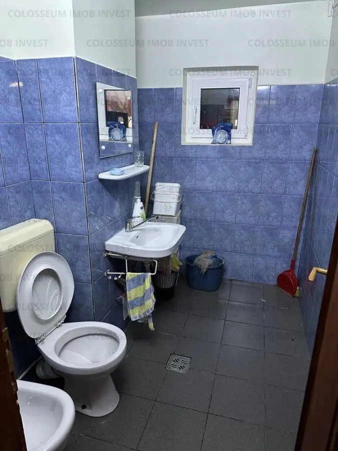 Apartament 4 camere, 2 bai, transformat in spatiu comercial - zona Noua - foto 9