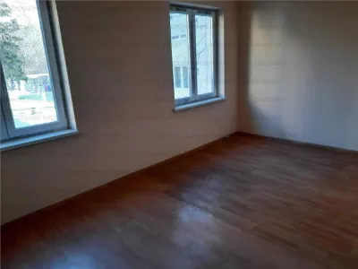 Apartament cu 2 camere - zona Tractorul - foto 1