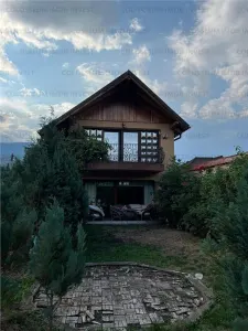 Casa deosebita, spatioasa, cu teren - Codlea, jud. Brasov - foto 2