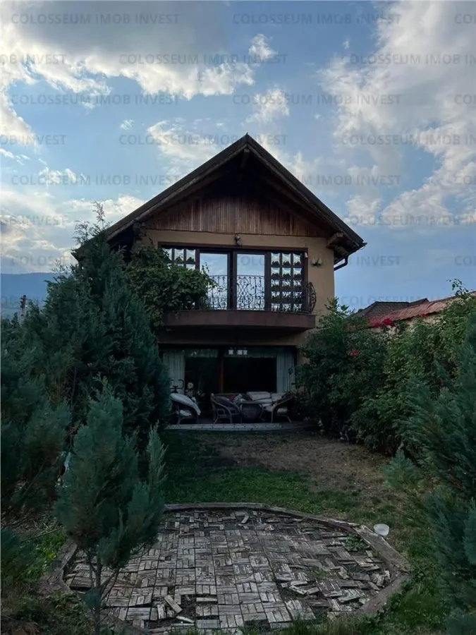 Casa deosebita, spatioasa, cu teren - Codlea, jud. Brasov - foto 2