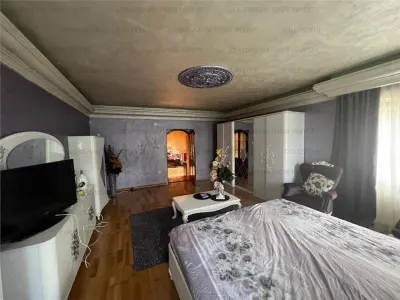 Casa deosebita, spatioasa, cu teren - Codlea, jud. Brasov - foto 11