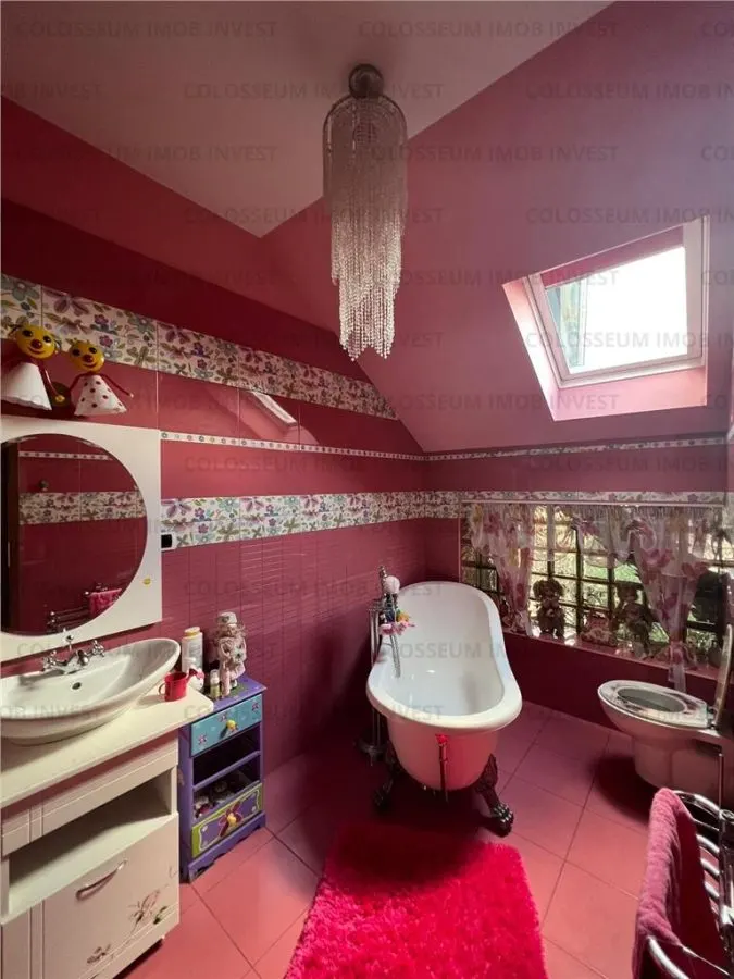 Casa deosebita, spatioasa, cu teren - Codlea, jud. Brasov - foto 19