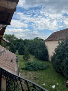 Casa deosebita, spatioasa, cu teren - Codlea, jud. Brasov - foto 24