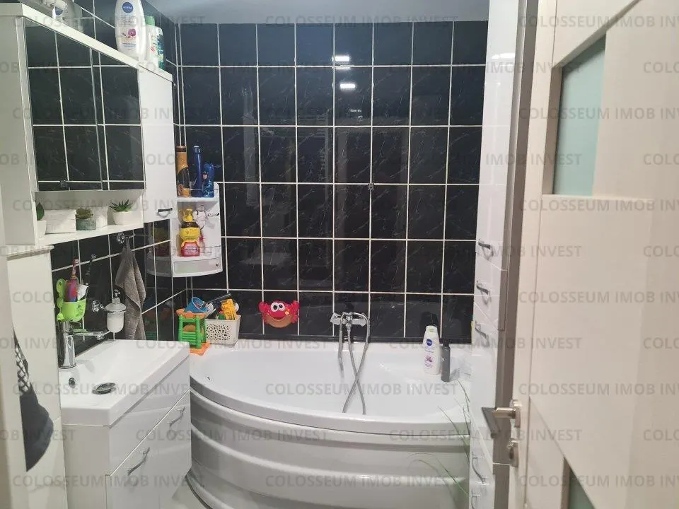 Apartament cu 4 camere, decomandat - zona Noua - foto 13