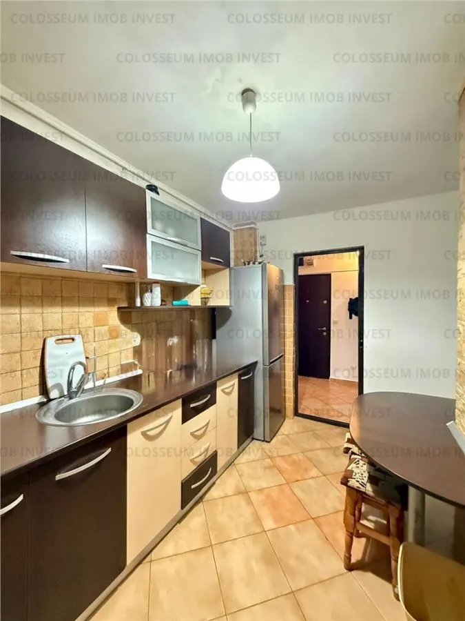 Apartament cu 3 camere, decomandat - Cartier Racadau - foto 2