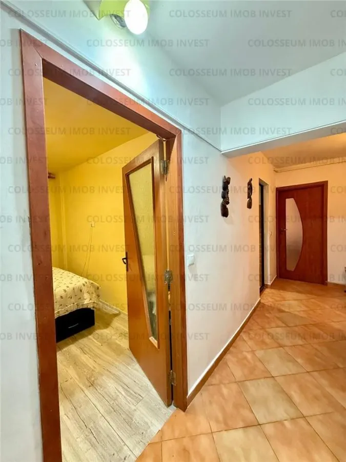 Apartament cu 3 camere, decomandat - Cartier Racadau - foto 3